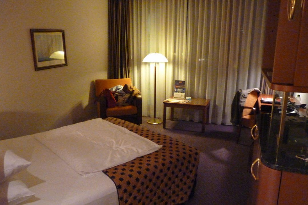 Blick durch das Zimmer Radisson Blu Hotel Hannover