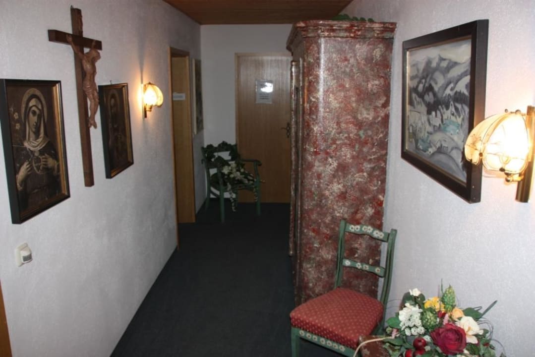 Flur zum Zimmer 27 hinten links Schoiner See-Hotel