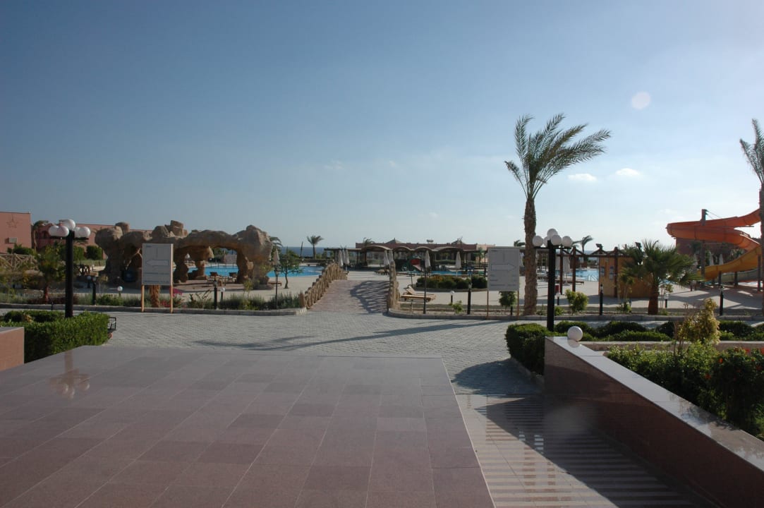 Wiodk na baseny Three Corners Happy Life Beach Resort