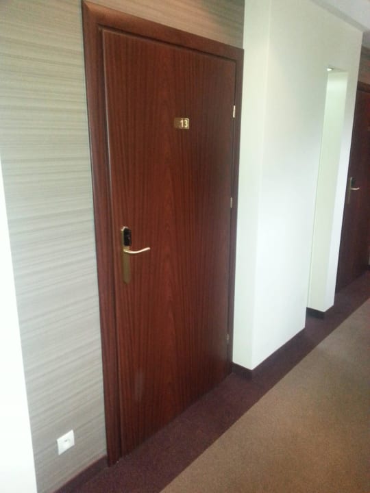 Drzwi wejsciowe z korytarza Hotel Na Półboru