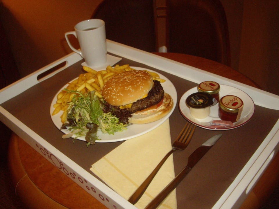 Рум сервис Courtyard by Marriott Paris Roissy Charles de Gaulle Airport