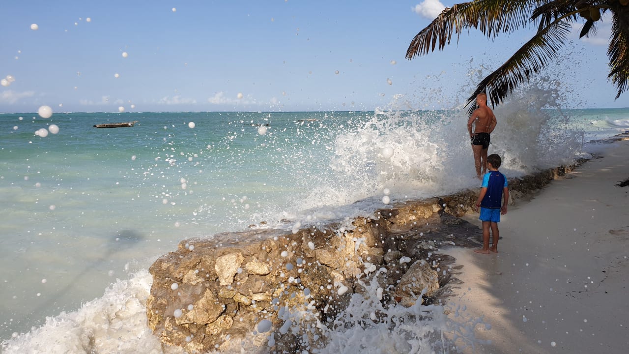 Strand Neptune Pwani Beach Resort & Spa