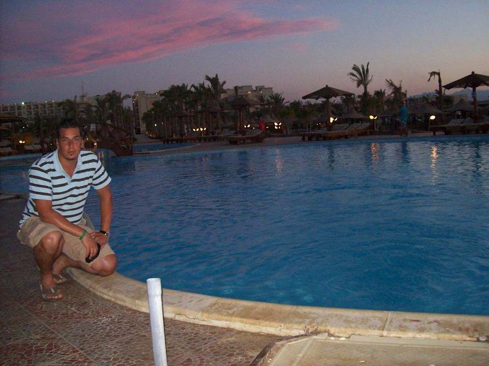 Meerwasserpool am Strand Riviera Aqua Park Resort