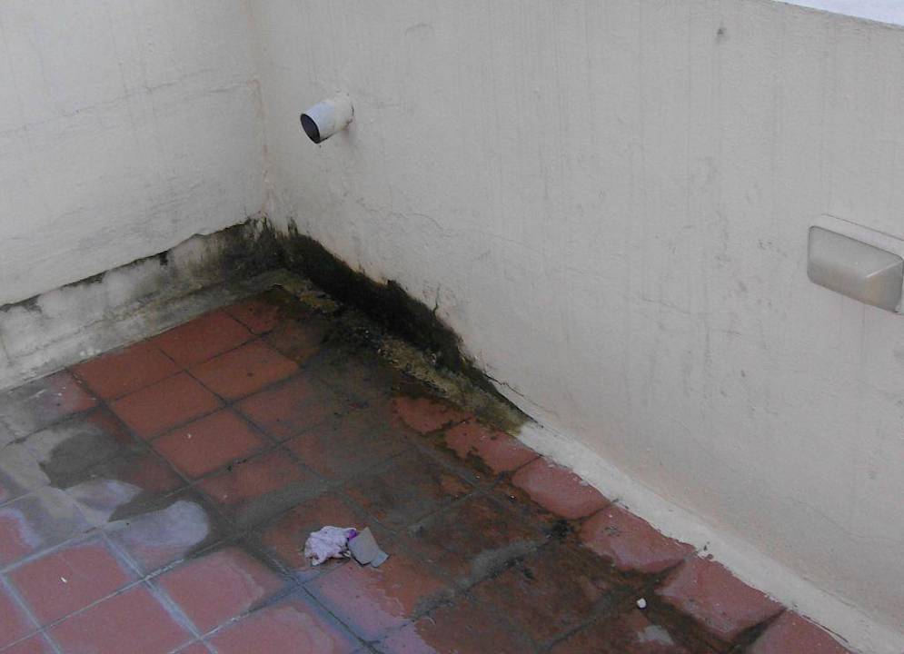 Ablauf des Jacuzzi direkt vor unserem Appartement db San Antonio Hotel + Spa