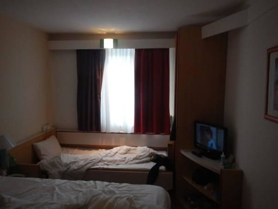 Zimmer innen Hotel Ibis München Garching