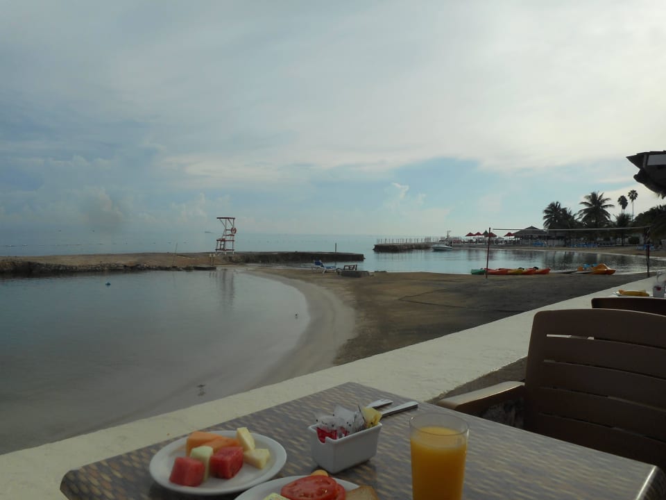 Ausblick beim Frühstück im Buffet-Restaurant Grand Muthu Club Caribbean Runaway Bay