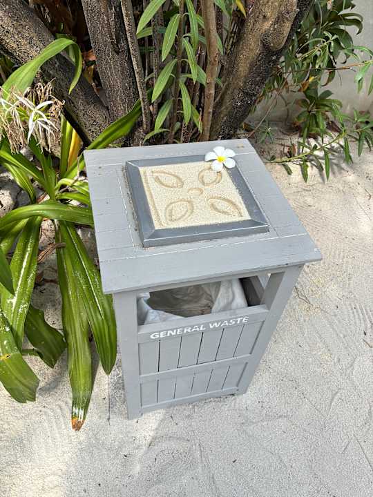 Gartenanlage Centara Ras Fushi Resort & Spa Maldives