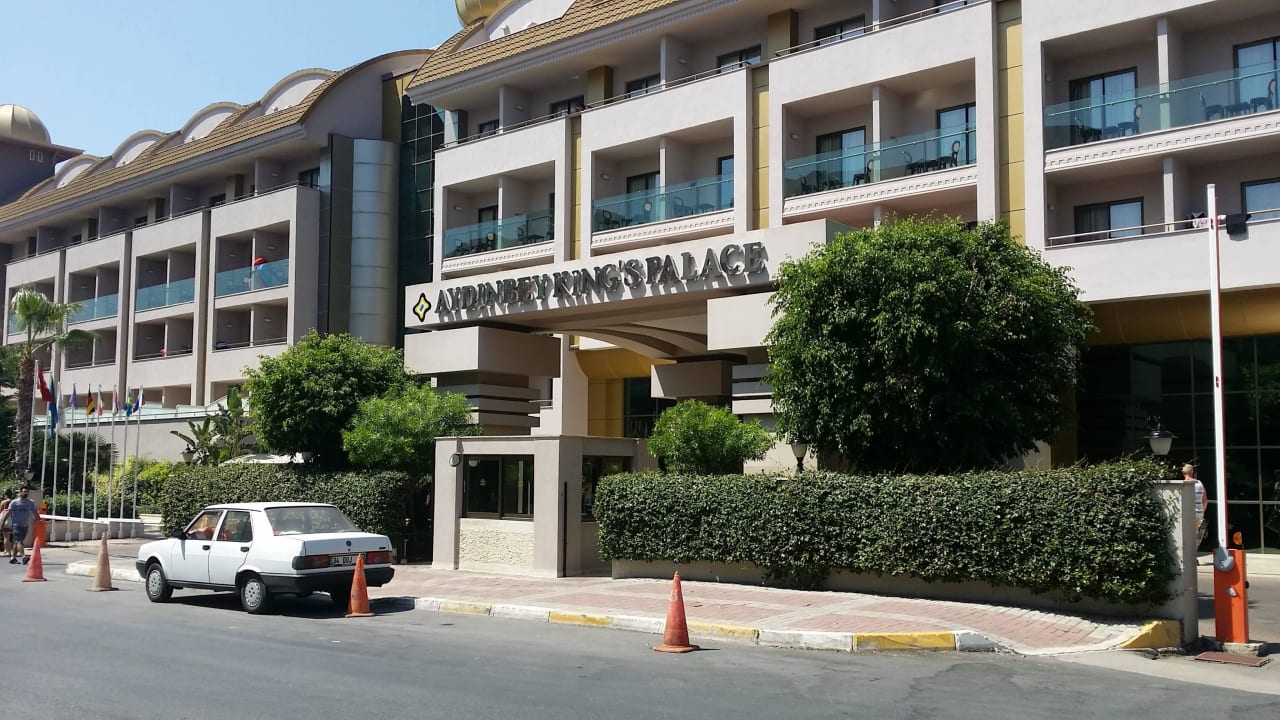 Eingang vom Hotel Aydinbey Kings Palace & Spa