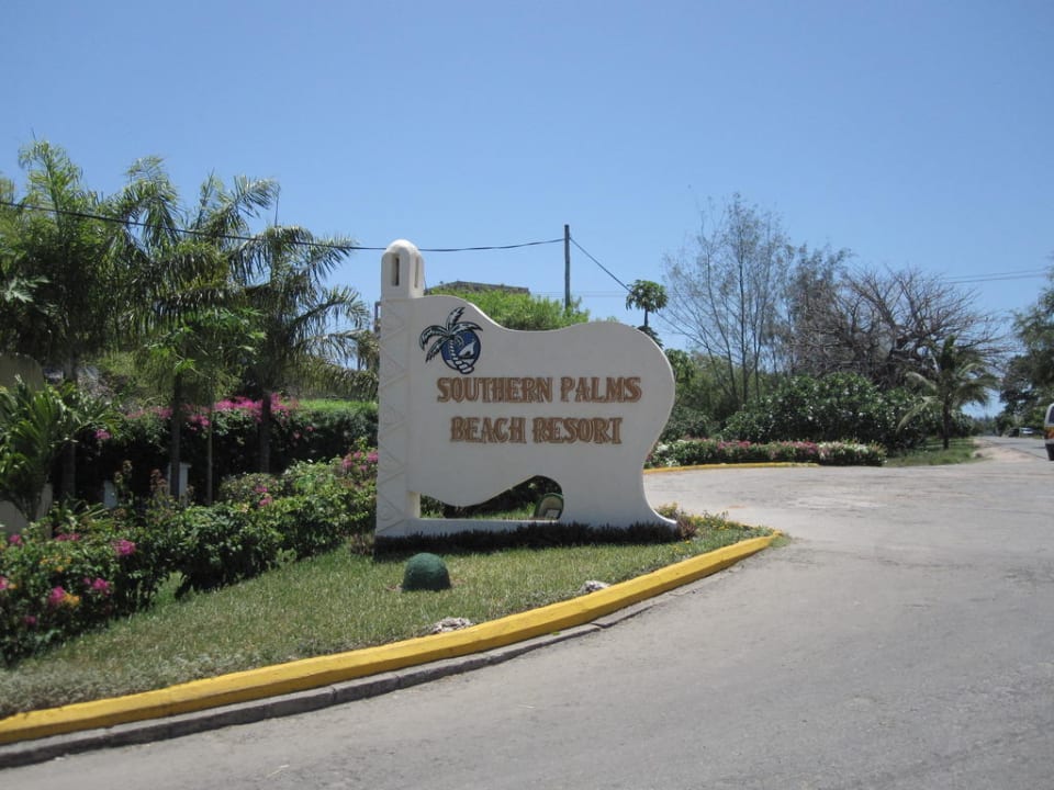 Schild an der Strasse Hotel Southern Palms Beach Resort