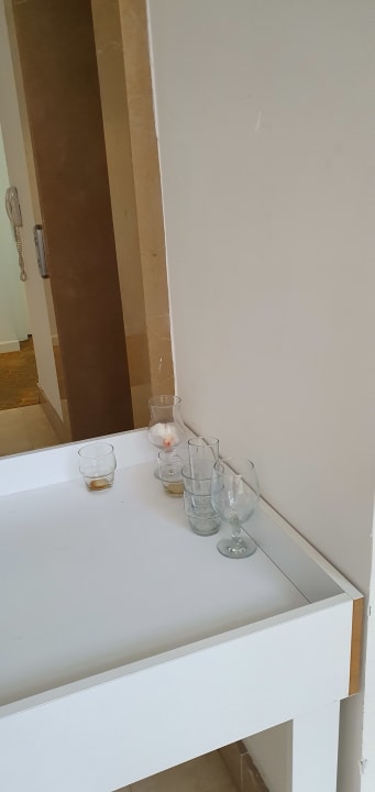 Lobby Well Palace Side