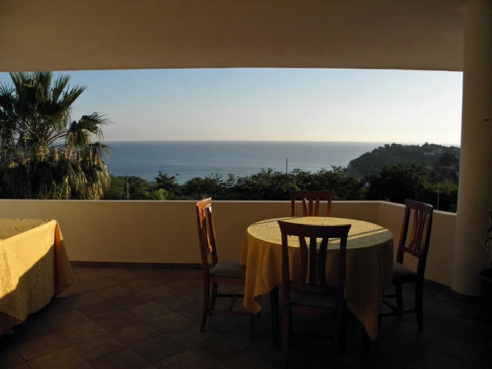 Frühstück Terrasse  Villaggio Pineta Petto Bianco
