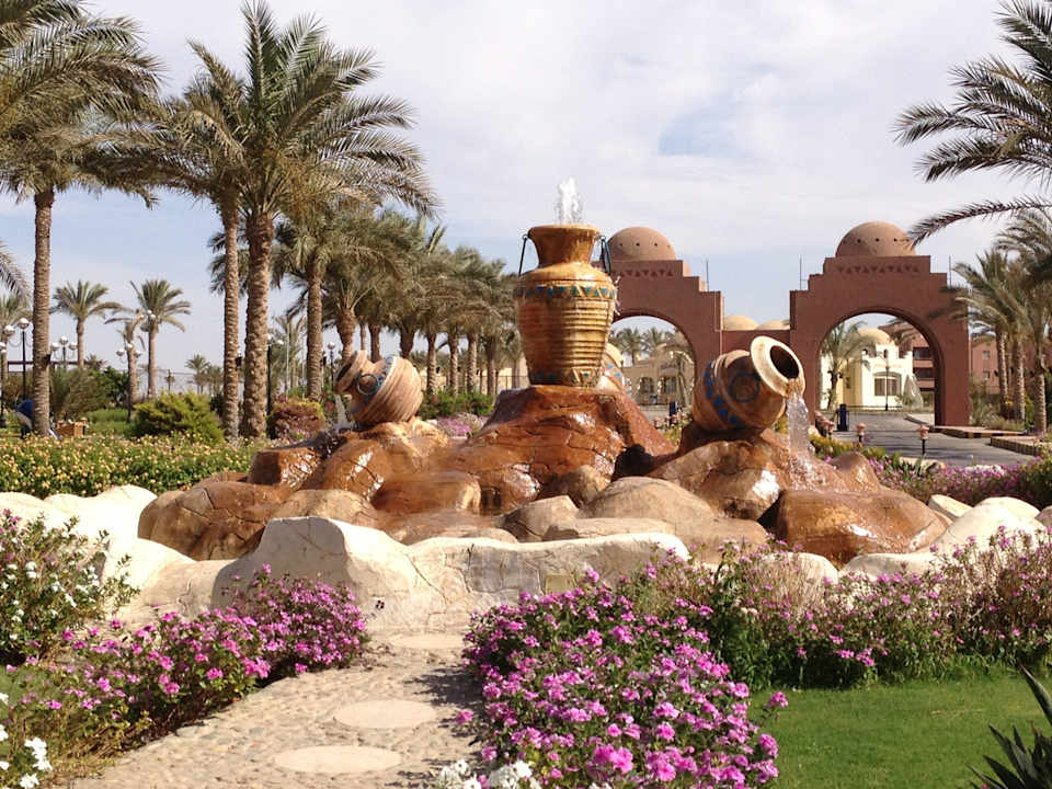 Brunnen vor dem Haupteingang Swisstouch Oriental Resort Marsa Alam