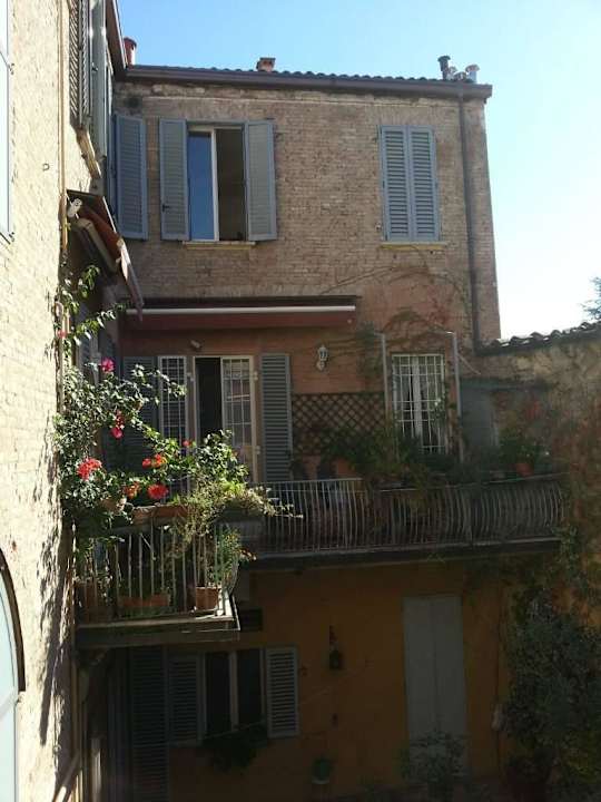 Вид с балкона по дворик Hotel Antica Residenza D'Azeglio