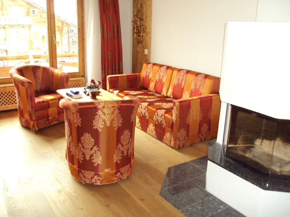 Wohnzimmer mit Kamin Walliserhof Grand-Hotel & Spa