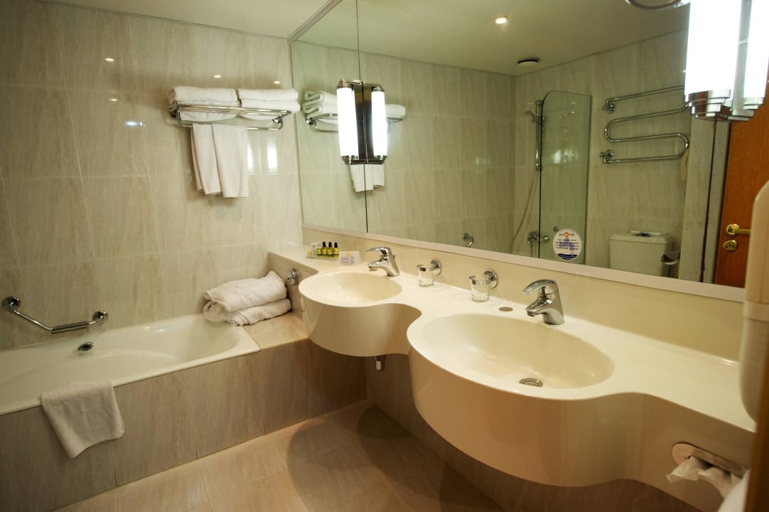 Junior suite Bathroom Adams Beach Hotel