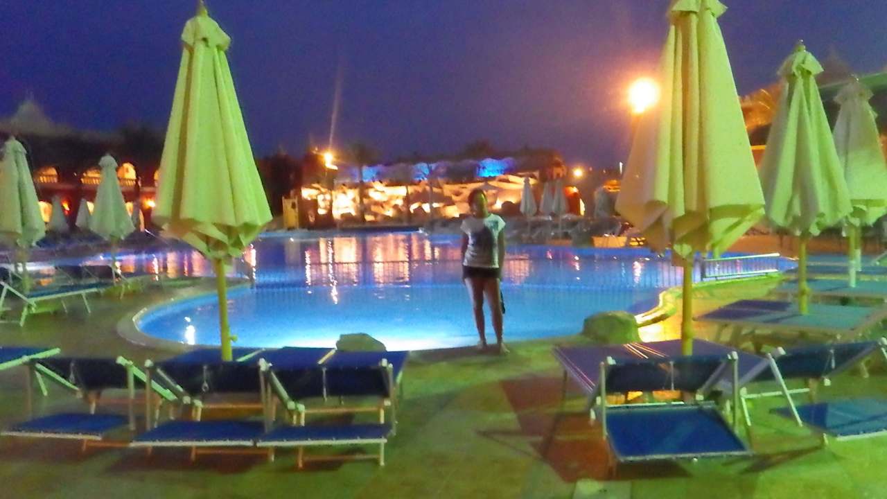 Basen główny Pickalbatros Alf Leila Wa Leila Resort - Neverland Hurghada
