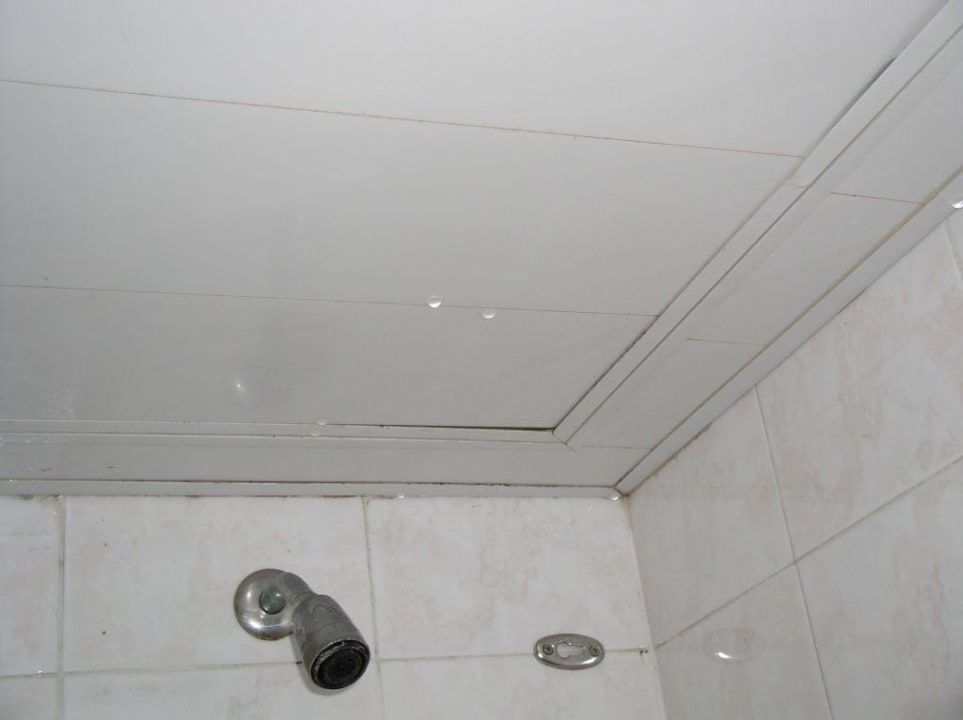 Tropfende Decke über der Badewanne Villas Bavaro Resort & Spa