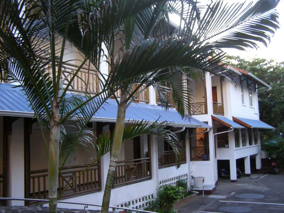 Außenansicht vom Hotel Le Peninsula Bay Beach Resort & Spa