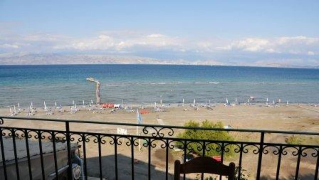 Ausblick vom Zimmer auf den Strand Hotel Kalamaki