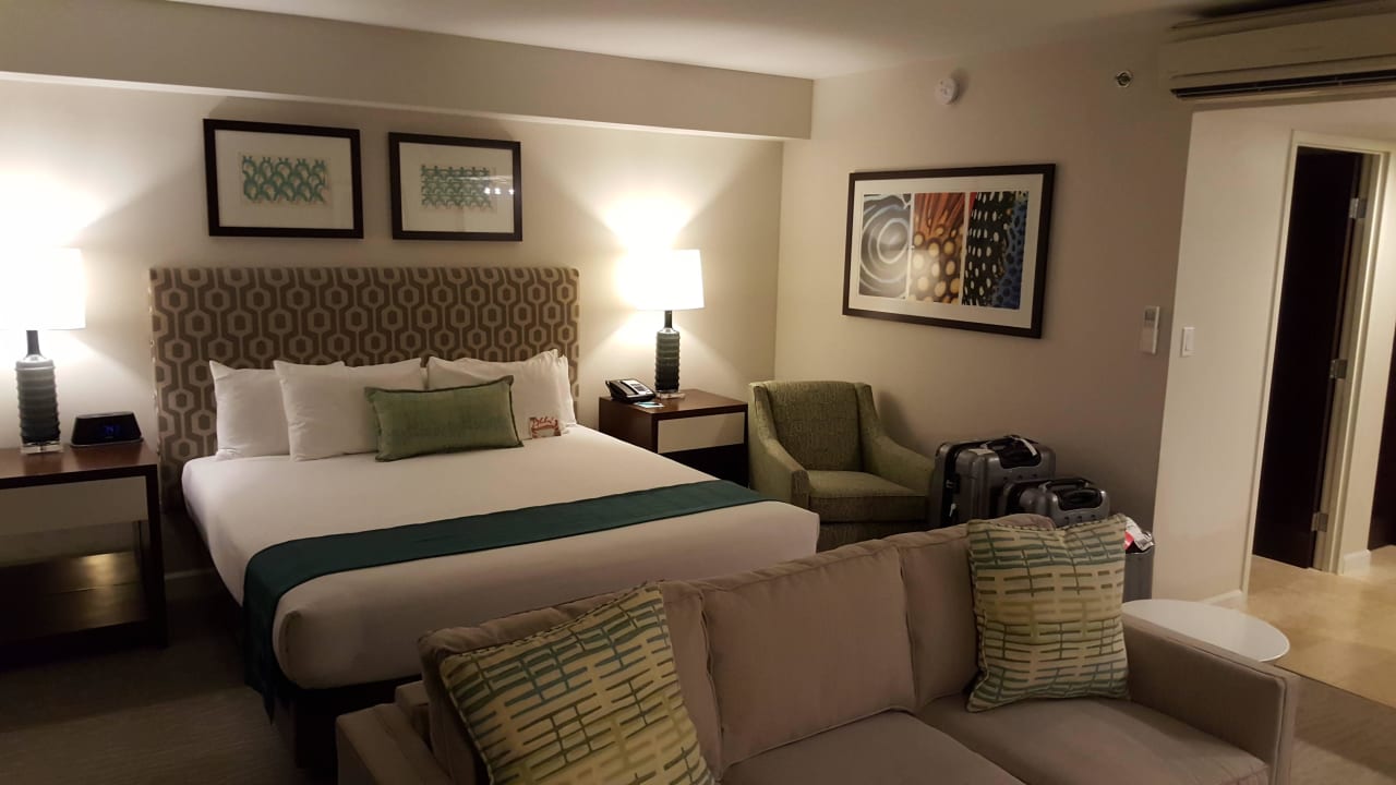 2208 Ilikai Hotel & Luxury Suites