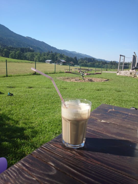 Latte Macchiato auf dem Spielplatz  Ferienwohnungen Haus Bergahorn