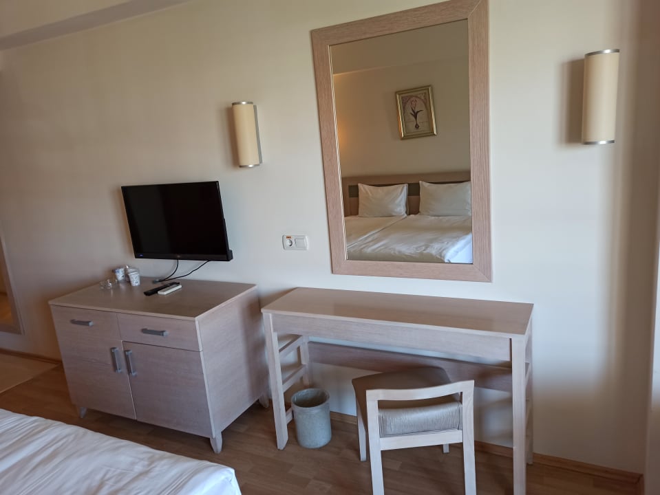 Zimmer Side Breeze Hotel