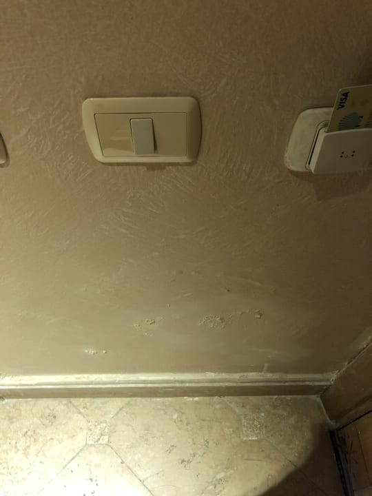Ausblühungen an den Wänden Makadi Palace