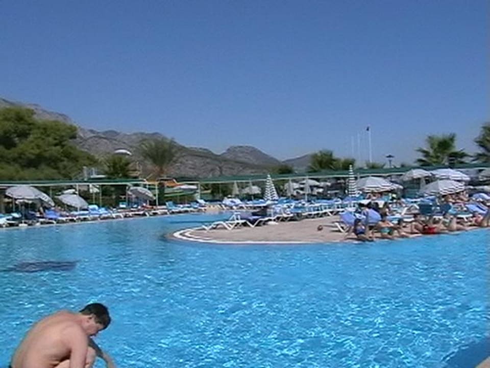 Grosser Pool Crystal Flora Beach Resort