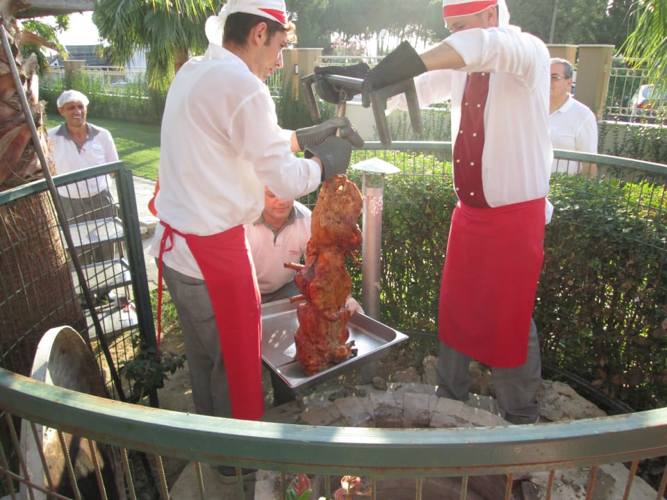 Puten, frisch gegrillt aus dem Erdgrill Trendy Palm Beach (Adults Only, 16+)