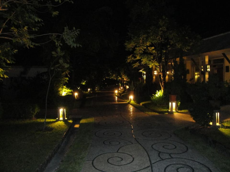 Weg zum Strand  Baan Khaolak Beach Resort