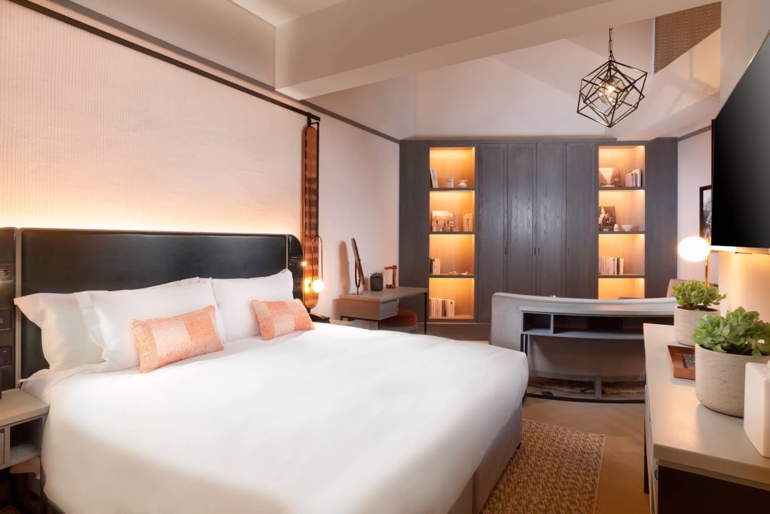 Zimmer Hart Shoreditch Hotel London, Curio Collection by Hilton