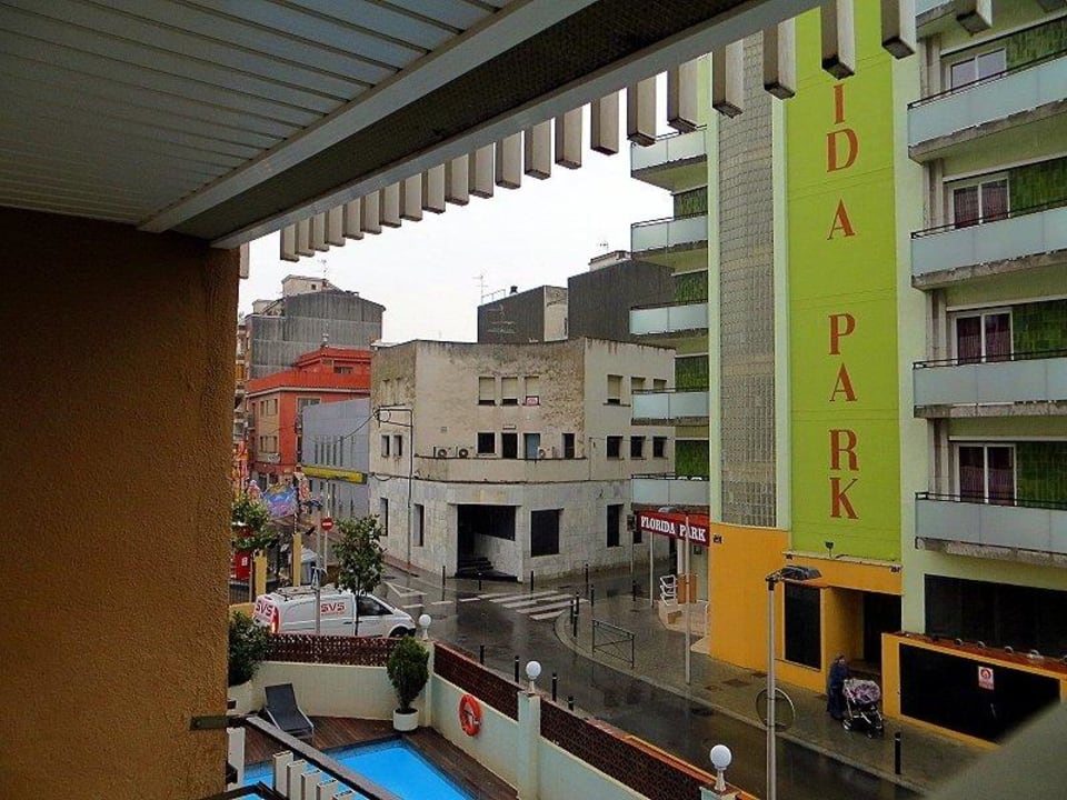Ausblick vom Zimmerbalkon zum Pool The 15 th Boutique Hotel