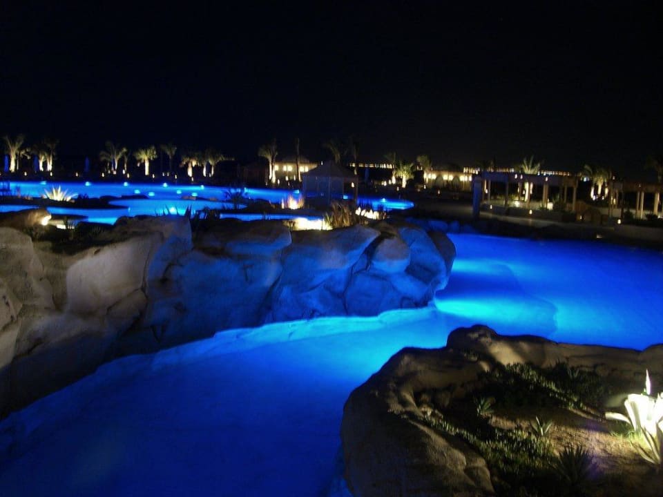 Pool nachts Hotel Kempinski Soma Bay