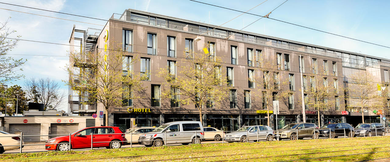Außenansicht B&B Hotel München-Moosach