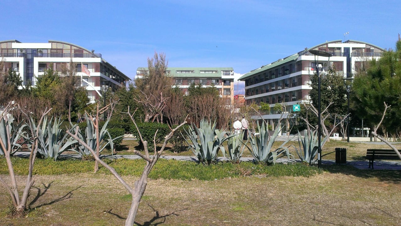 Blich vom Strand auf das Hotel Adalya Ocean Deluxe