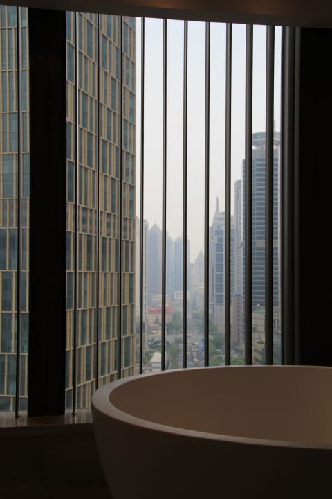 Blick aus dem Bad Hotel Mandarin Oriental Pudong