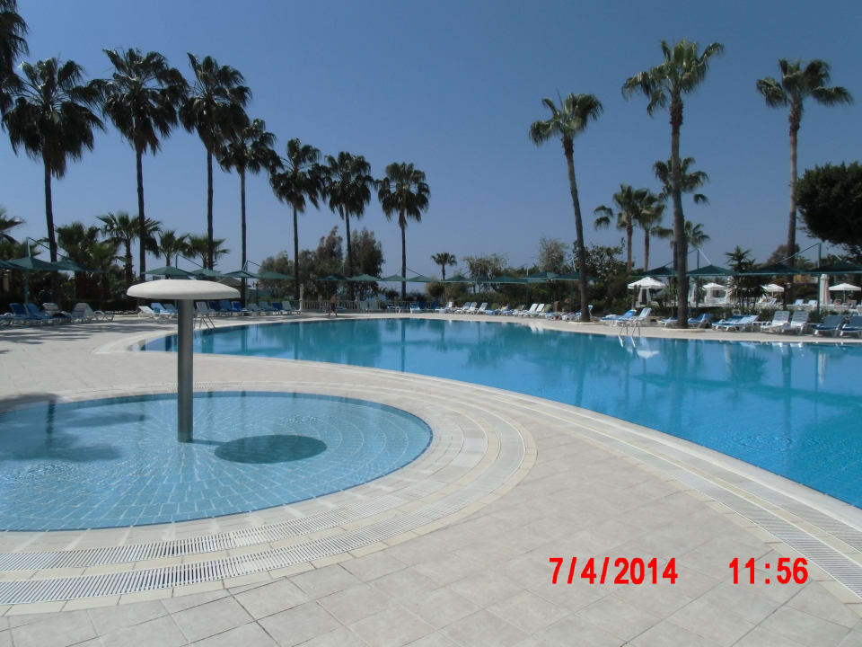 Erster Pool Iz Flower Side Beach Hotel