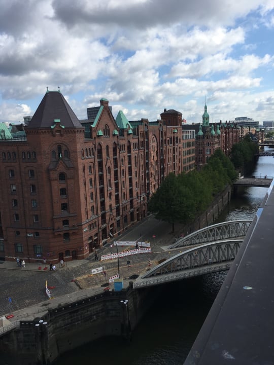 Ausblick AMERON Hamburg Hotel Speicherstadt