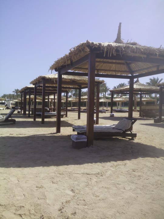 Sonnenschutz am Strand Coral Sea Holiday Village