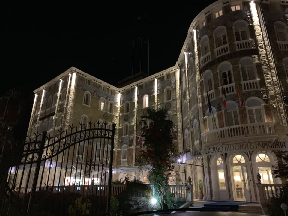 Außenansicht Hotel Grande Albergo Ausonia & Hungaria