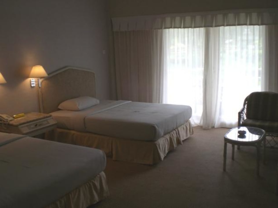 Doppelzimmer - groß, aber in die Jahre gekommen Hotel Grand Mutiara