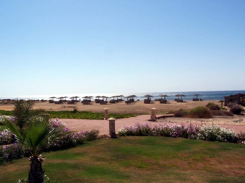 Blick zum Strand Lahami Bay Beach Resort