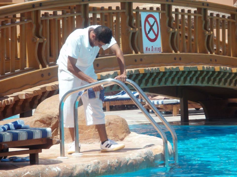 Reinigung Charmillion Gardens Aquapark