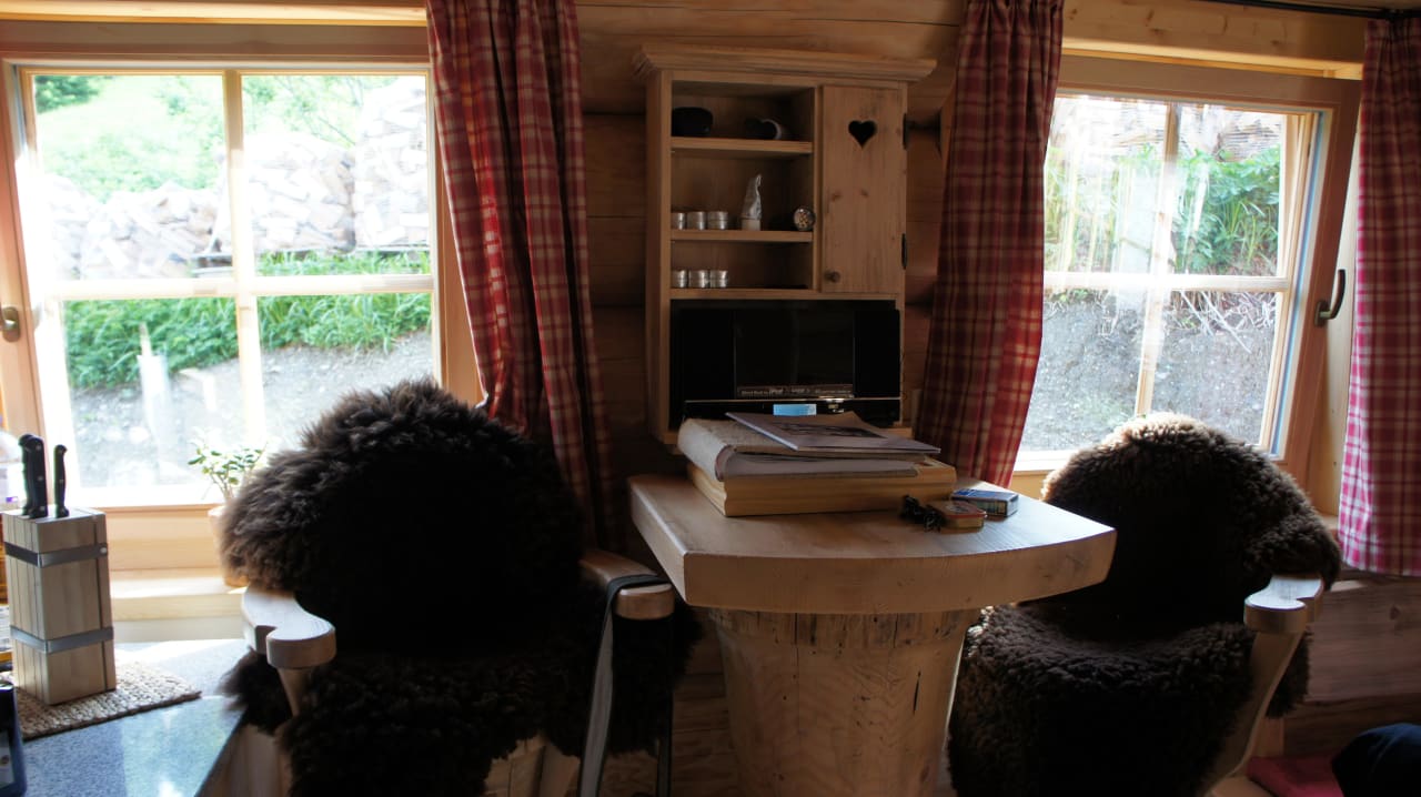 Stehtisch Hüttendorf Maria Alm