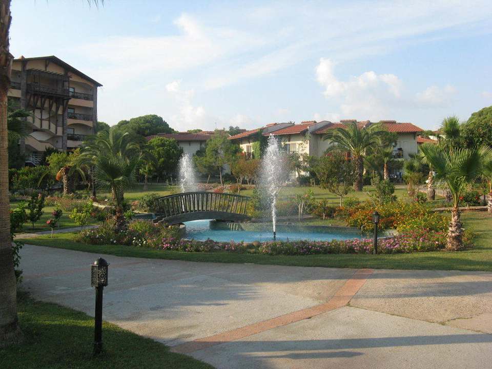 Außenanlage mit Springbrunnen Papillon Belvil