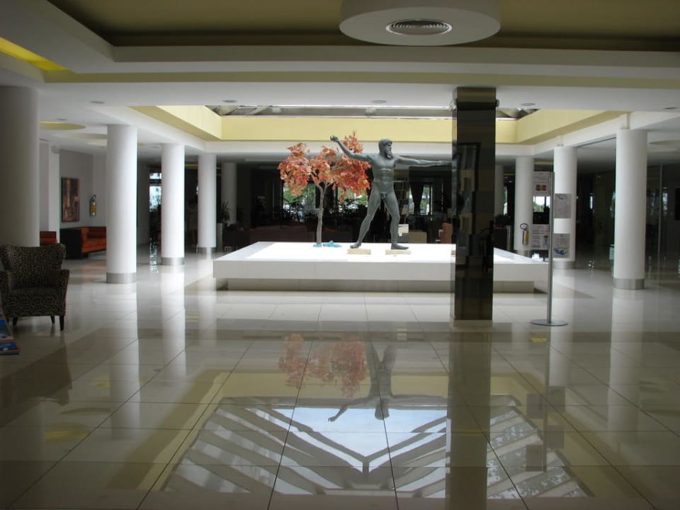 Eingang und Lobby Cronwell Platamon Resort