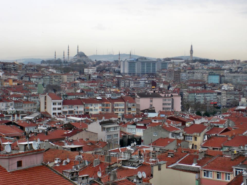 Blick vom Früstücksraum zu den Sehenswürdigkeiten Ramada by Wyndham Istanbul Old City