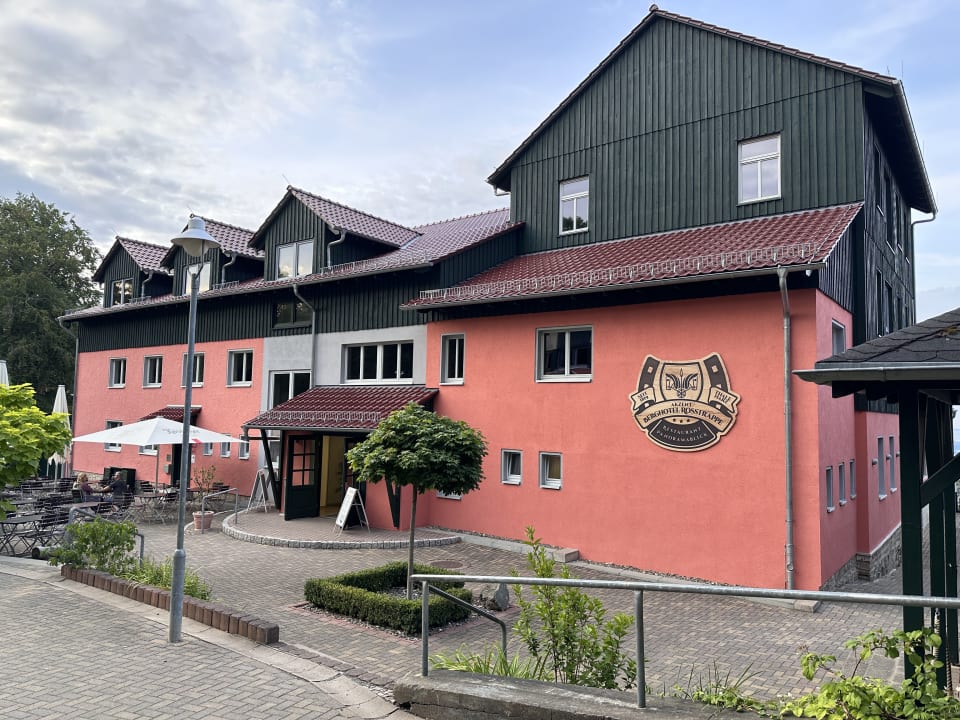 Außenansicht AKZENT Berghotel Rosstrappe