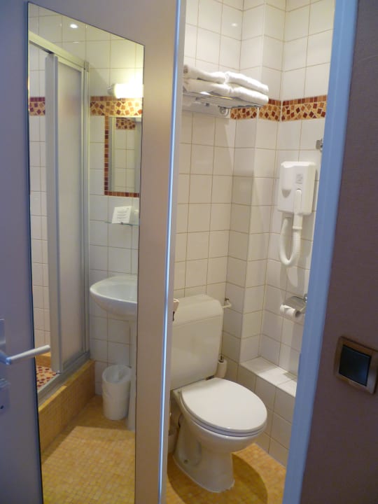 Badzimmer 2. Superior (4.Stock) Hotel des Arts Montmatre