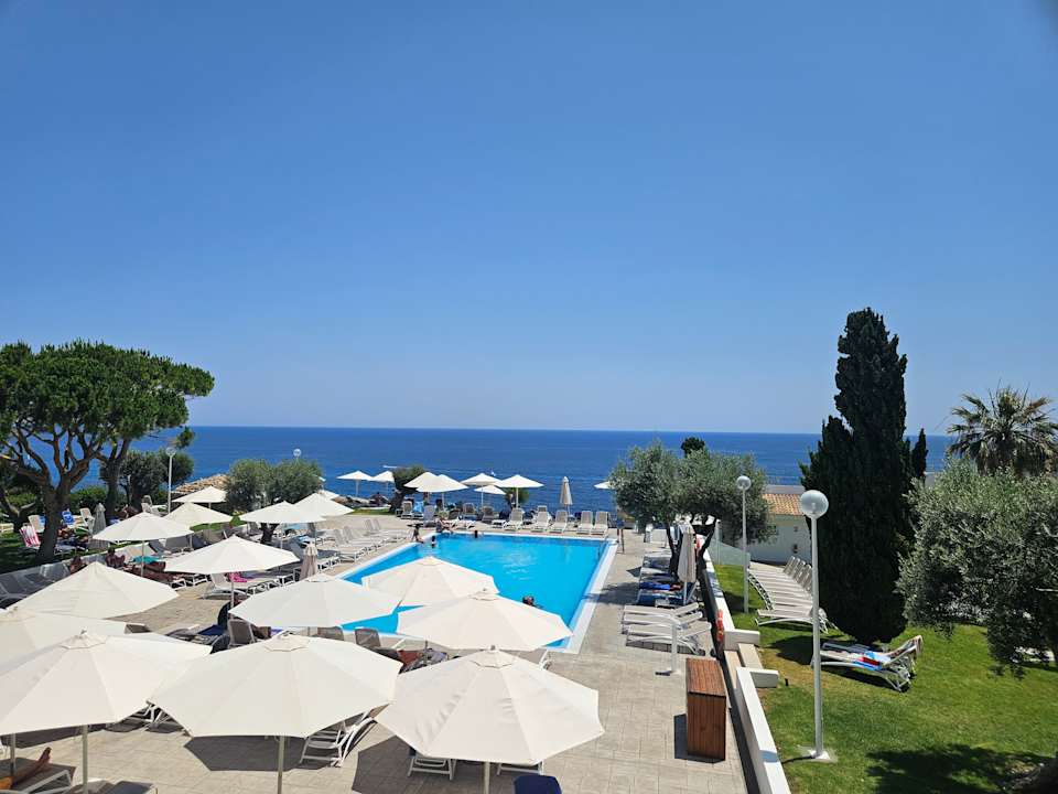 Pool blau punta reina